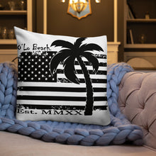 Load image into Gallery viewer, Premium Pillow American Palm